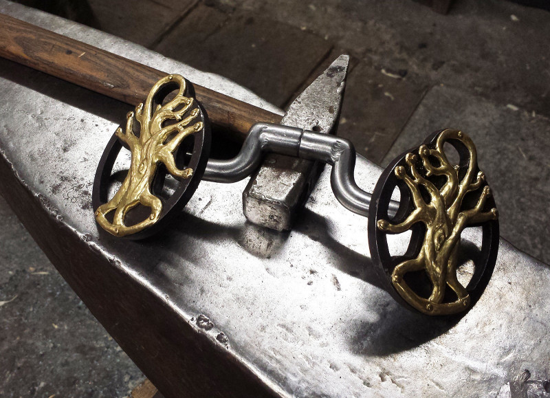 Trense mit Baum-Sujet